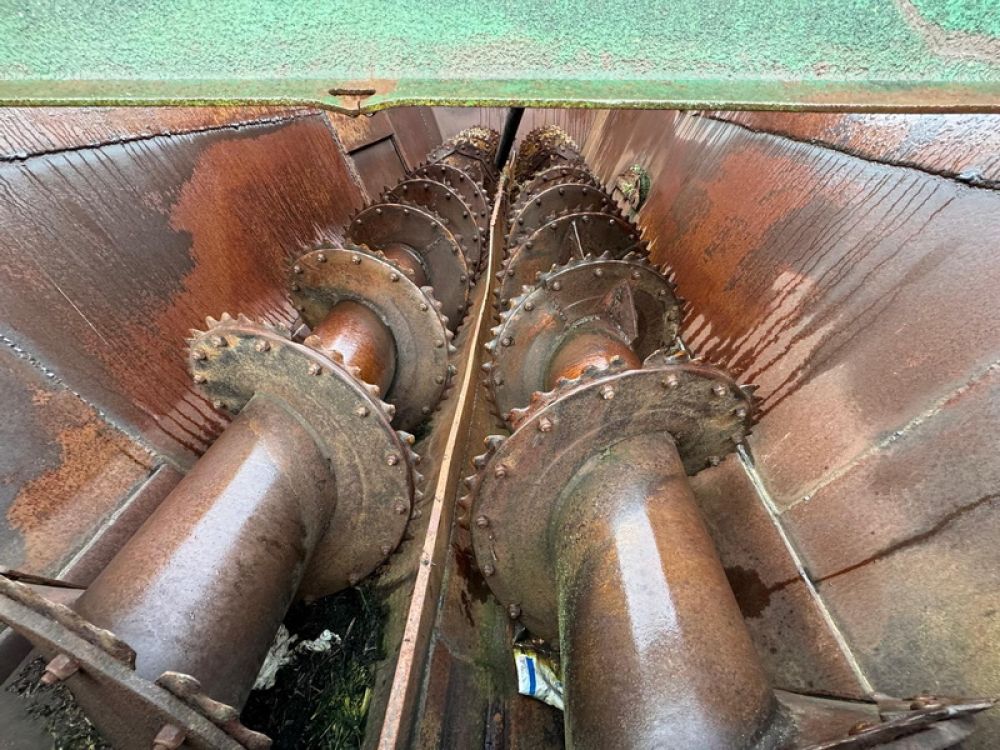 Измельчитель-смеситель кормораздатчик ИСРК-12