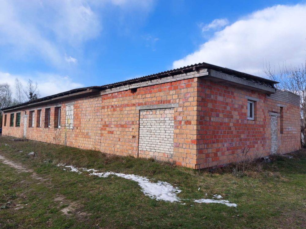 Здание банно-прачечного комбината в п. Садовый (Пинский р-н), площадью 343 кв.м.