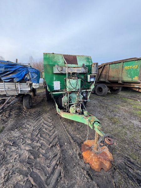 Измельчитель-смеситель кормораздатчик ИСРК-12