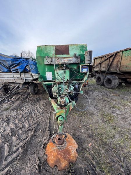 Измельчитель-смеситель кормораздатчик ИСРК-12