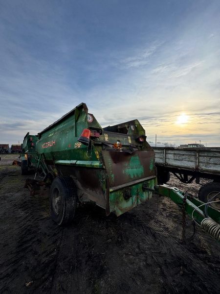 Измельчитель-смеситель кормораздатчик ИСРК-12