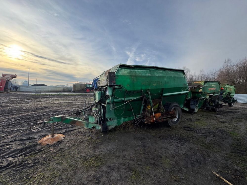 Измельчитель-смеситель кормораздатчик ИСРК-12