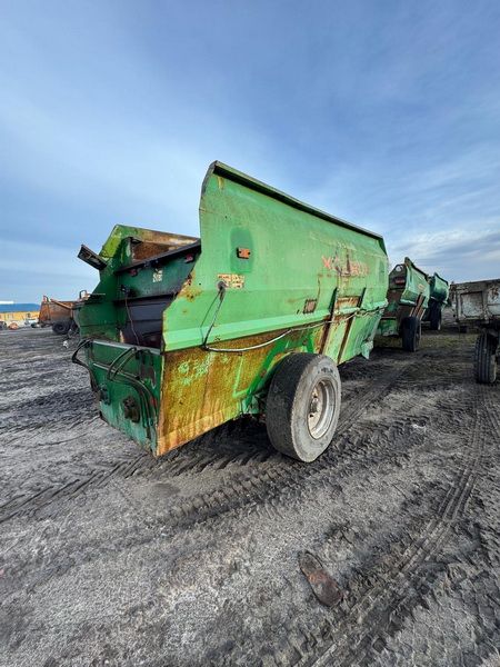 Измельчитель-смеситель кормораздатчик ИСРК-12