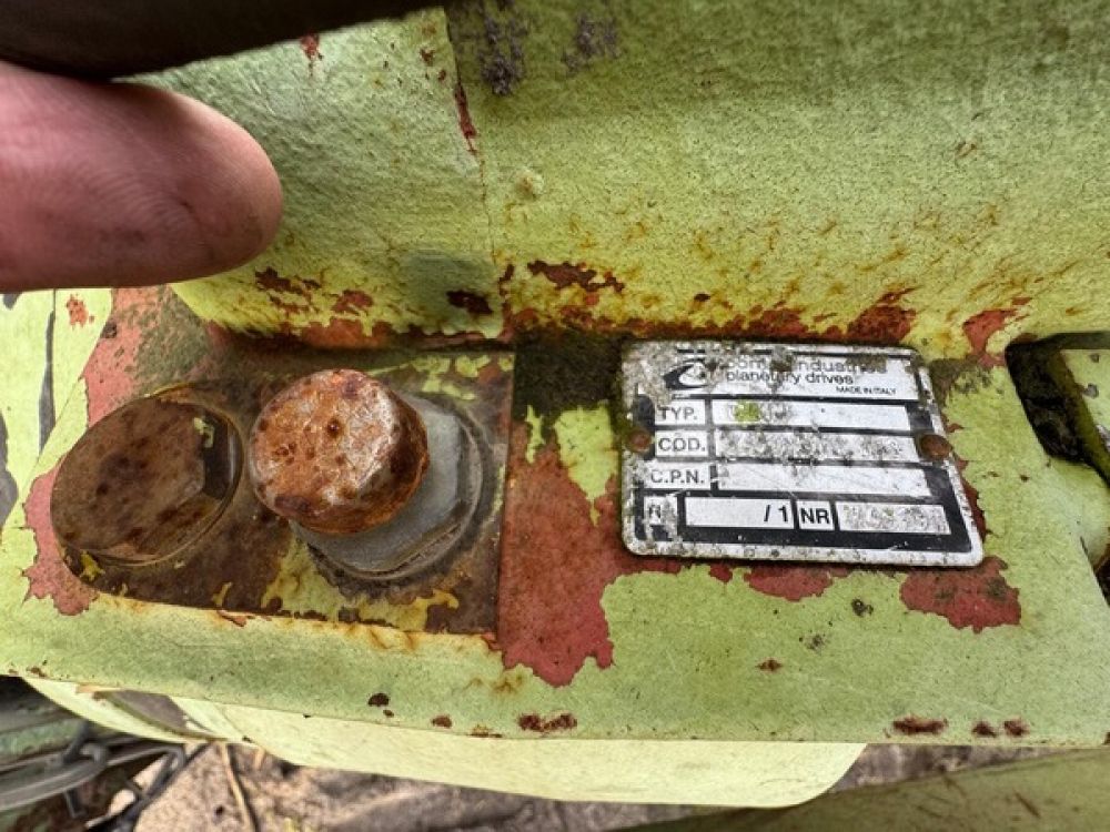 Измельчитель-смеситель кормораздатчик ИСРК-12