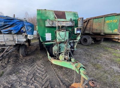 Измельчитель-смеситель кормораздатчик ИСРК-12