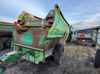 Измельчитель-смеситель кормораздатчик ИСРК-12