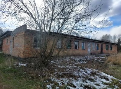 Здание банно-прачечного комбината в п. Садовый (Пинский р-н), площадью 343 кв.м.