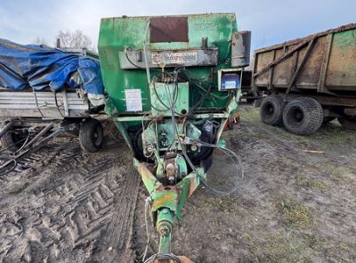 Измельчитель-смеситель кормораздатчик ИСРК-12