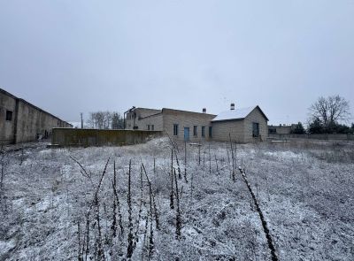 Здание многофункциональное колбасного цеха (убойный цех) юго-западнее д. Хойники (Берёзовский р-н), площадью 1006.4 кв.м.