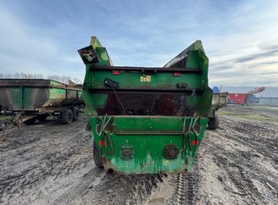 Измельчитель-смеситель кормораздатчик ИСРК-12