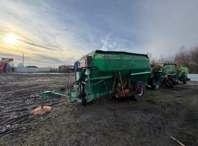Измельчитель-смеситель кормораздатчик ИСРК-12