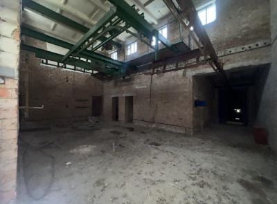 Здание многофункциональное колбасного цеха (убойный цех) юго-западнее д. Хойники (Берёзовский р-н), площадью 1006.4 кв.м.