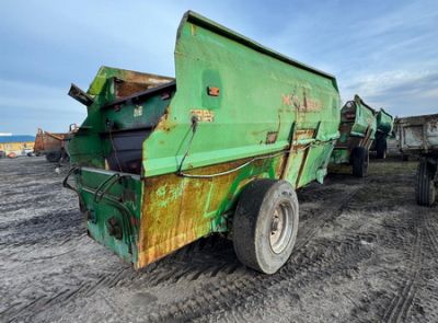 Измельчитель-смеситель кормораздатчик ИСРК-12